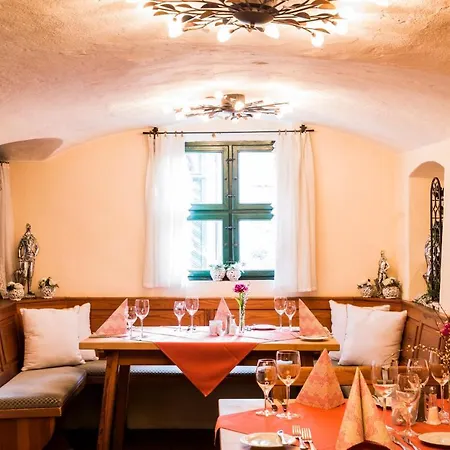 فندق Der Schwan & Restaurant Schwanstetten